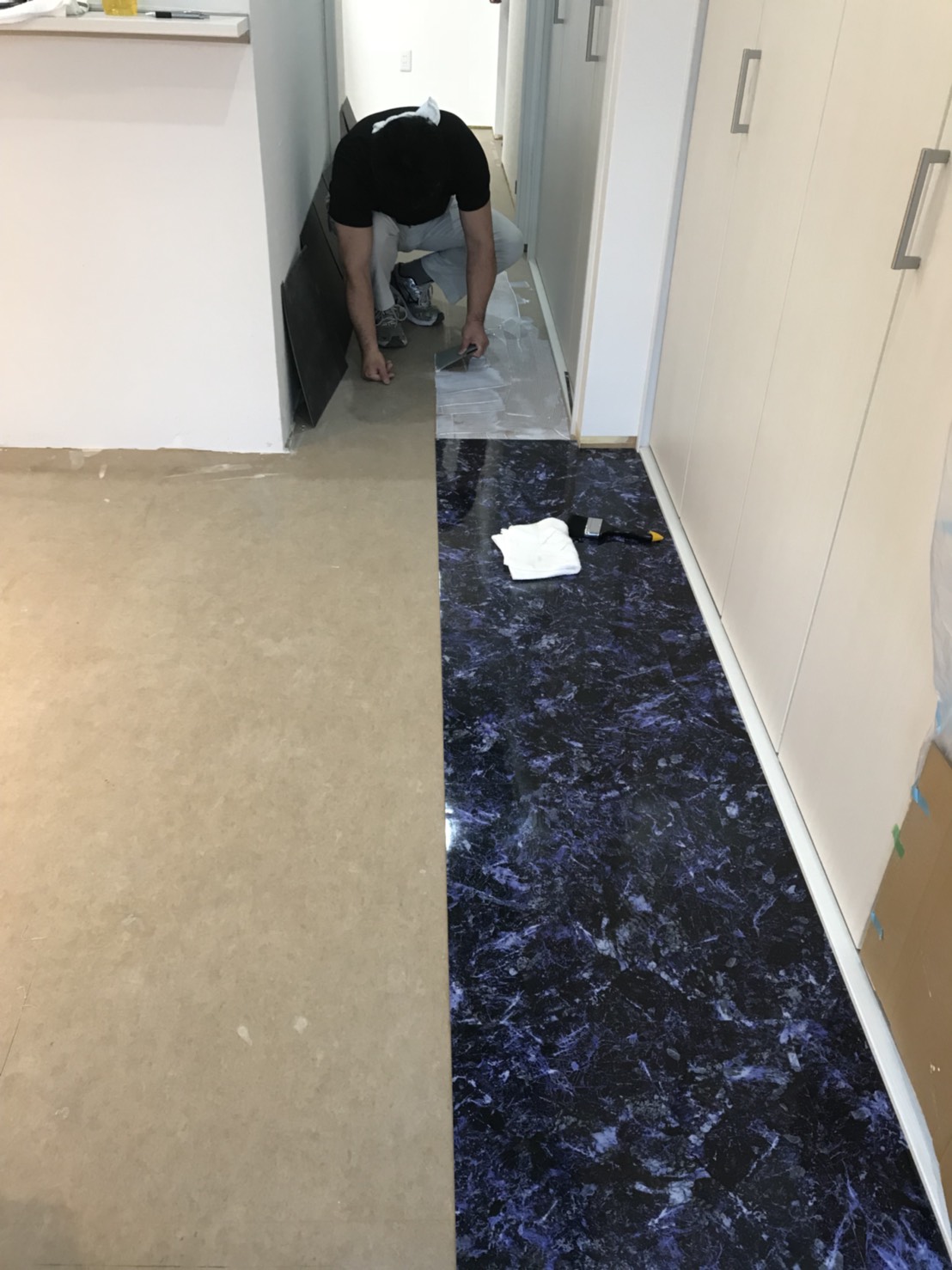 フロアタイル張り リビングサプライ